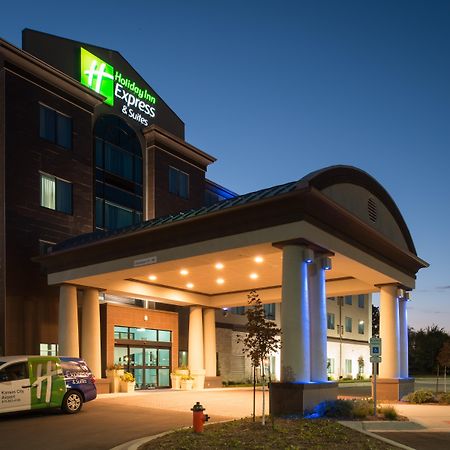 Holiday Inn Express & Suites Kansas City Airport, An Ihg Hotel Exterior photo